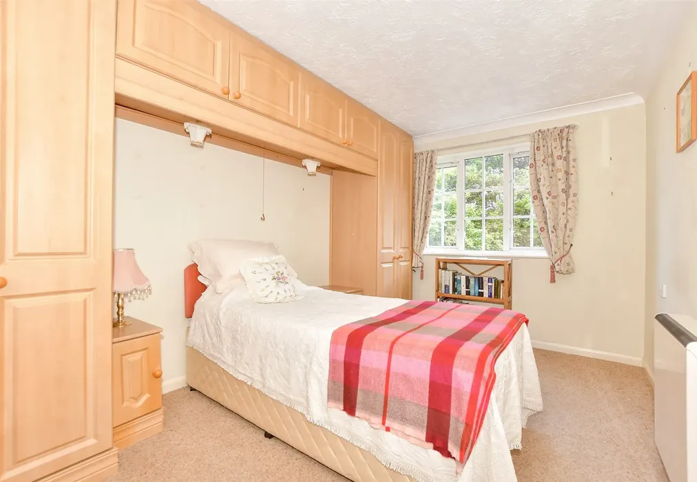 Bedroom - The Causeway, Canterbury, Kent - Wards of Kent
