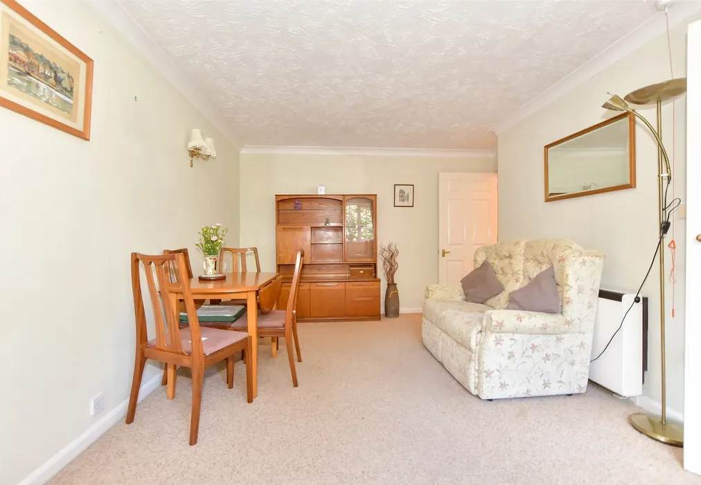 Lounge - The Causeway, Canterbury, Kent - Wards of Kent