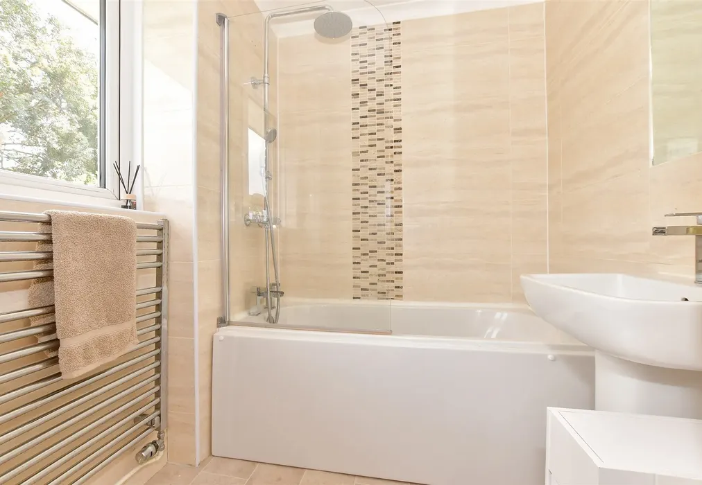 Bathroom - Blackthorn Close, Newport, Isle of Wight - Wards of Kent