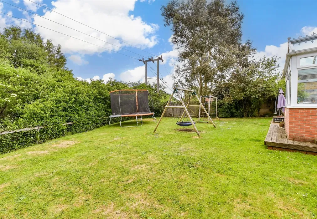 Rear Garden - Blackthorn Close, Newport, Isle of Wight - Wards of Kent