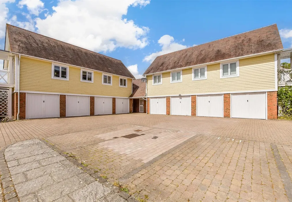 Garage - Poynder Drive, Holborough Lakes, Kent - Wards of Kent