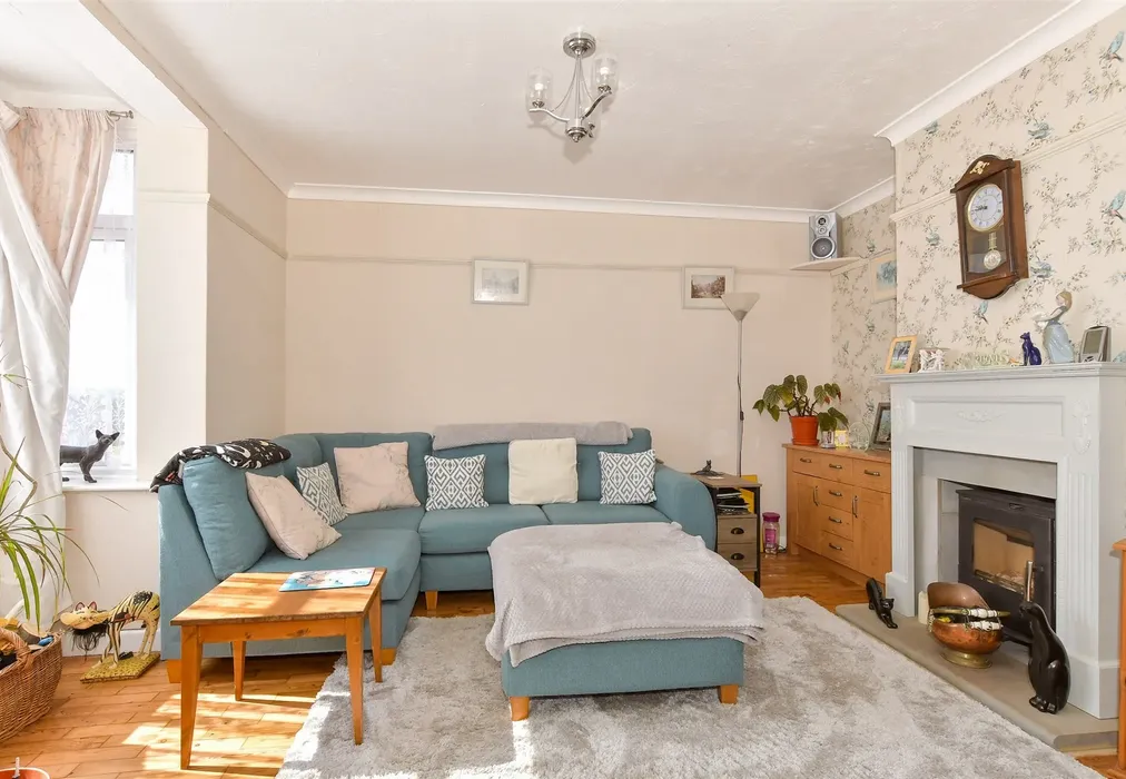 Lounge - Columbine Road, Strood, Rochester, Kent - Wards of Kent