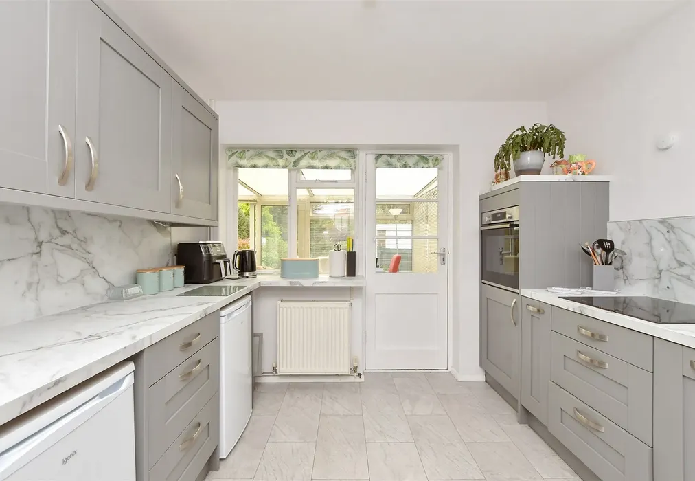 Kitchen - The Ridgeway, Broadstairs, Kent - Wards of Kent