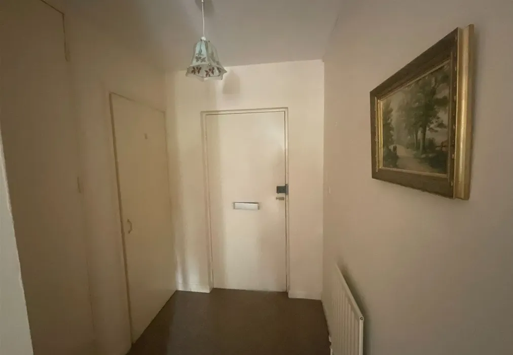 Entrance Hallwway - Coulsdon Road, Old Coulsdon, Surrey - Wards of Kent