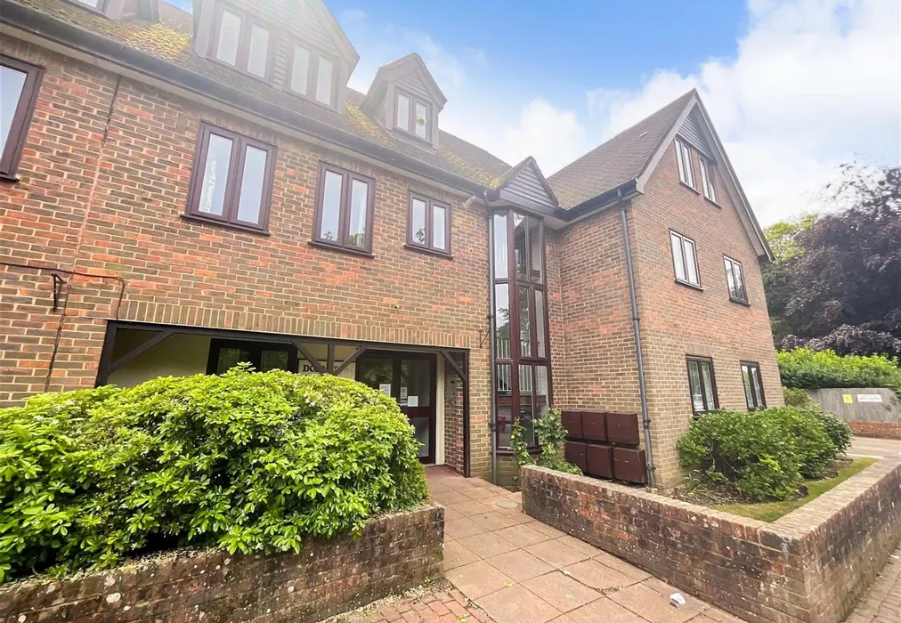 Front Shot - Coulsdon Road, Old Coulsdon, Surrey - Wards of Kent