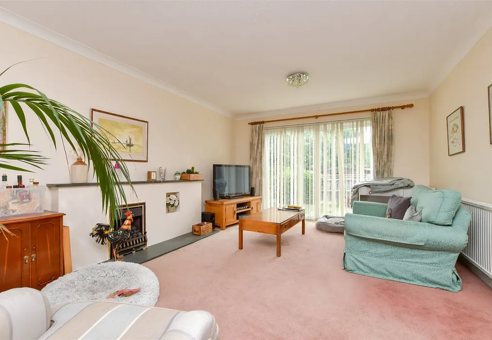Lounge - Herne Bay Road, Tankerton, Whitstable, Kent - Wards of Kent