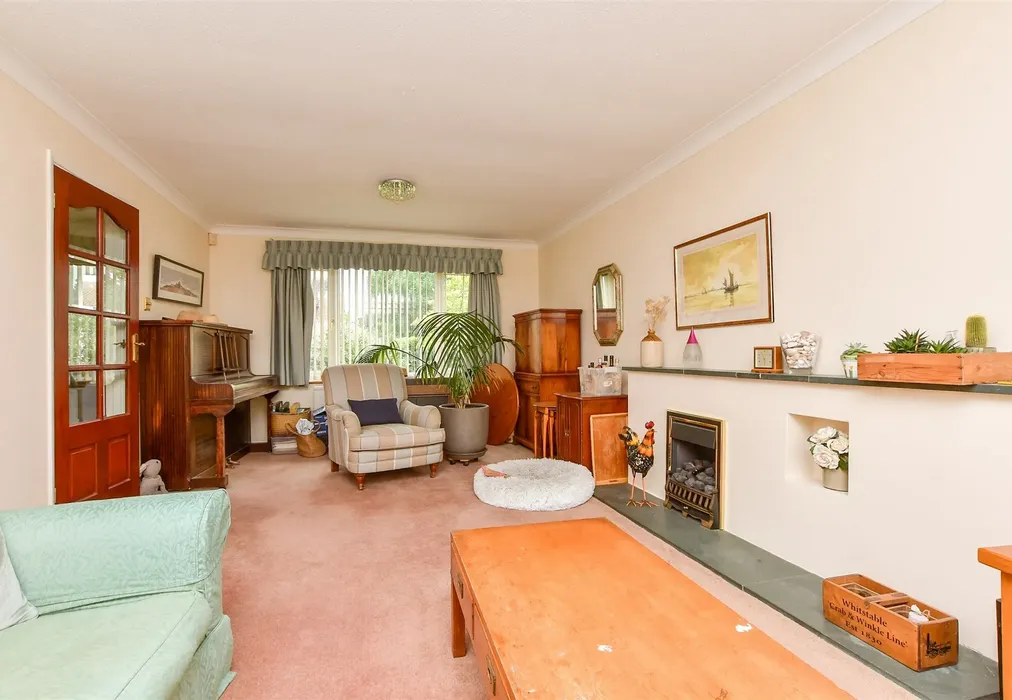 Lounge - Herne Bay Road, Tankerton, Whitstable, Kent - Wards of Kent