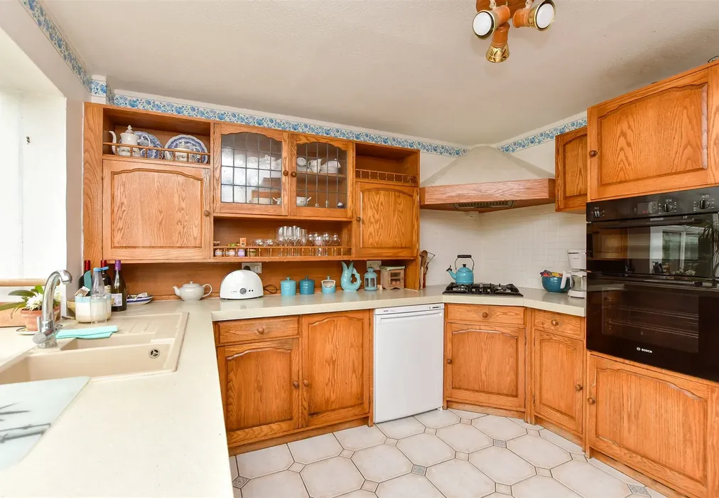 Kitchen - Herne Bay Road, Tankerton, Whitstable, Kent - Wards of Kent