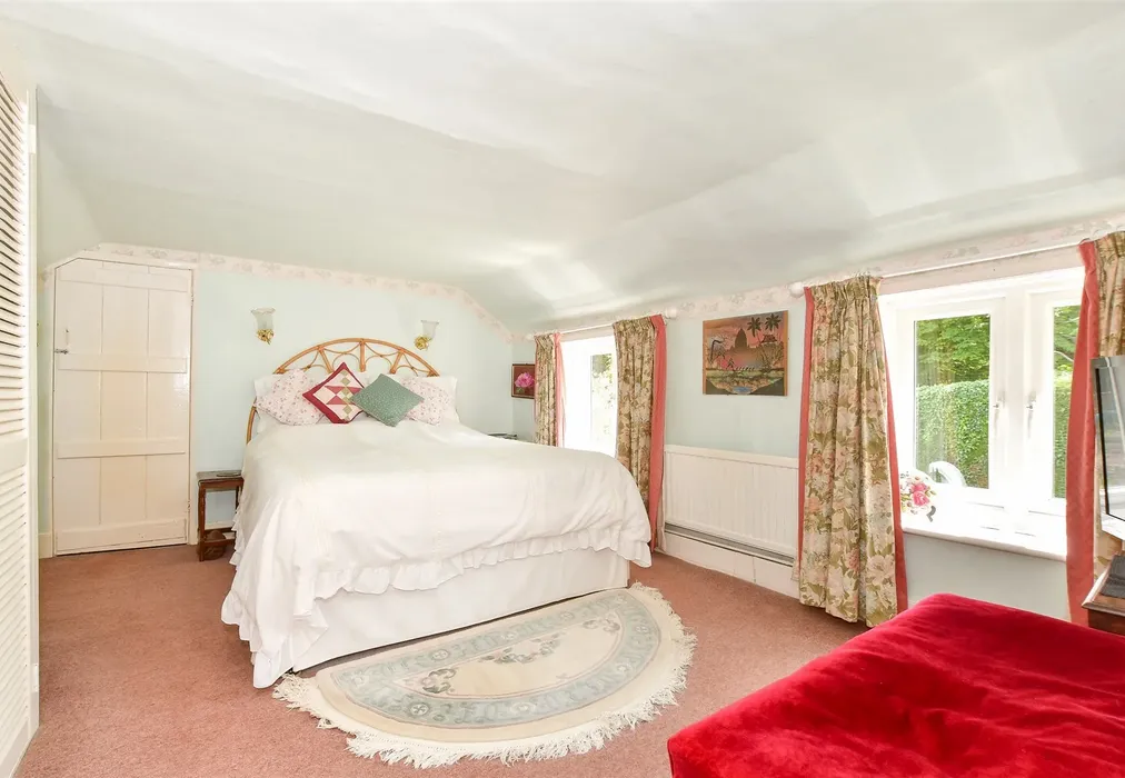 Bedroom 1 - Slay Lane, Whitwell, Ventnor, Isle of Wight - Wards of Kent