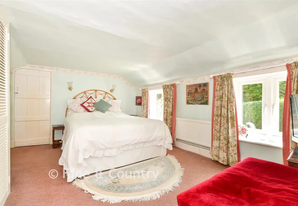 Bedroom 1 - Slay Lane, Whitwell, Ventnor, Isle of Wight - Wards of Kent