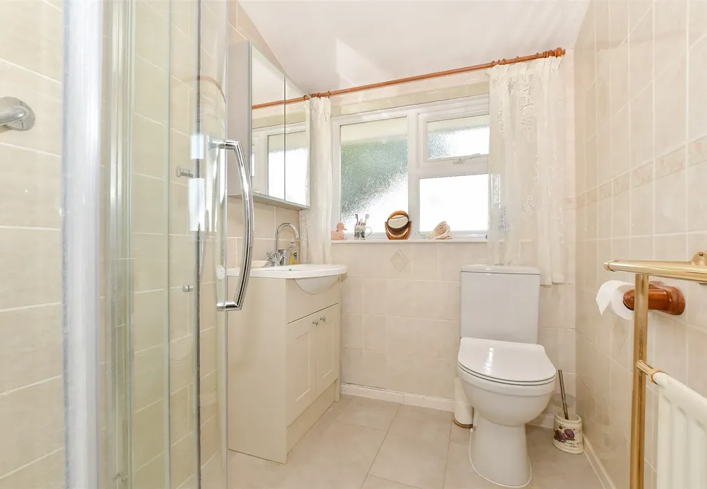 Shower Room - Slay Lane, Whitwell, Ventnor, Isle of Wight - Wards of Kent