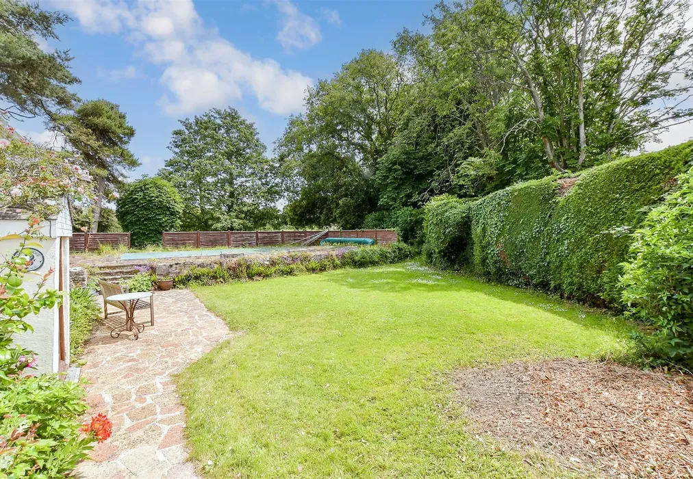 Front Garden - Slay Lane, Whitwell, Ventnor, Isle of Wight - Wards of Kent