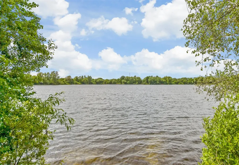 Surrounding Area - Bream Close, Larkfield, Aylesford, Kent - Wards of Kent