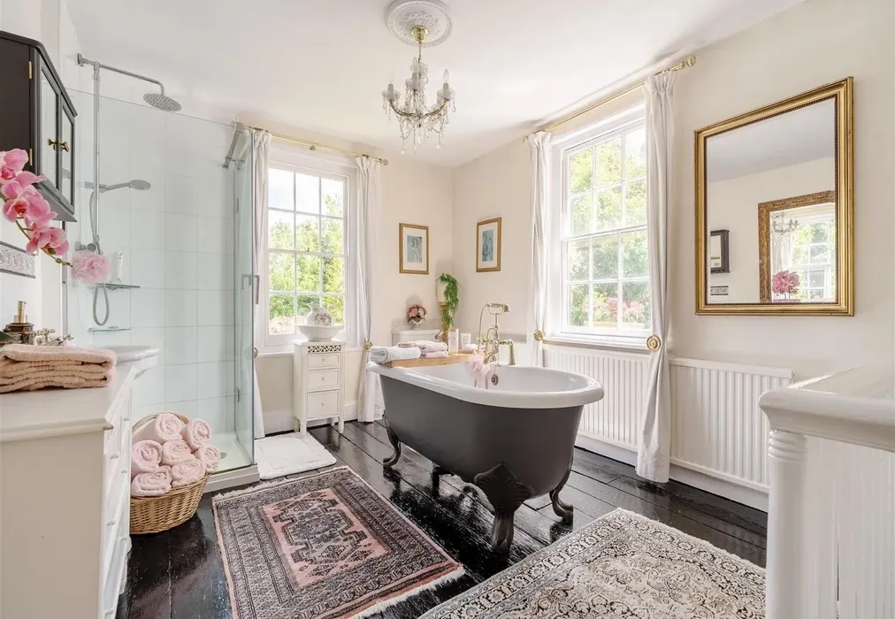 Family Bathroom - Sandwich Road, Sandwich, Kent - Wards of Kent