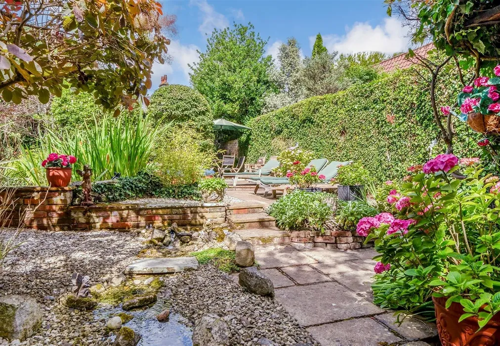 Garden - Sandwich Road, Sandwich, Kent - Wards of Kent