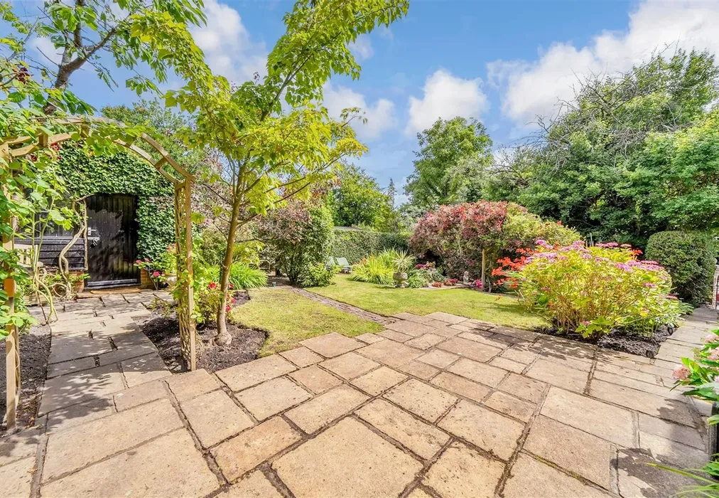 Garden - Sandwich Road, Sandwich, Kent - Wards of Kent