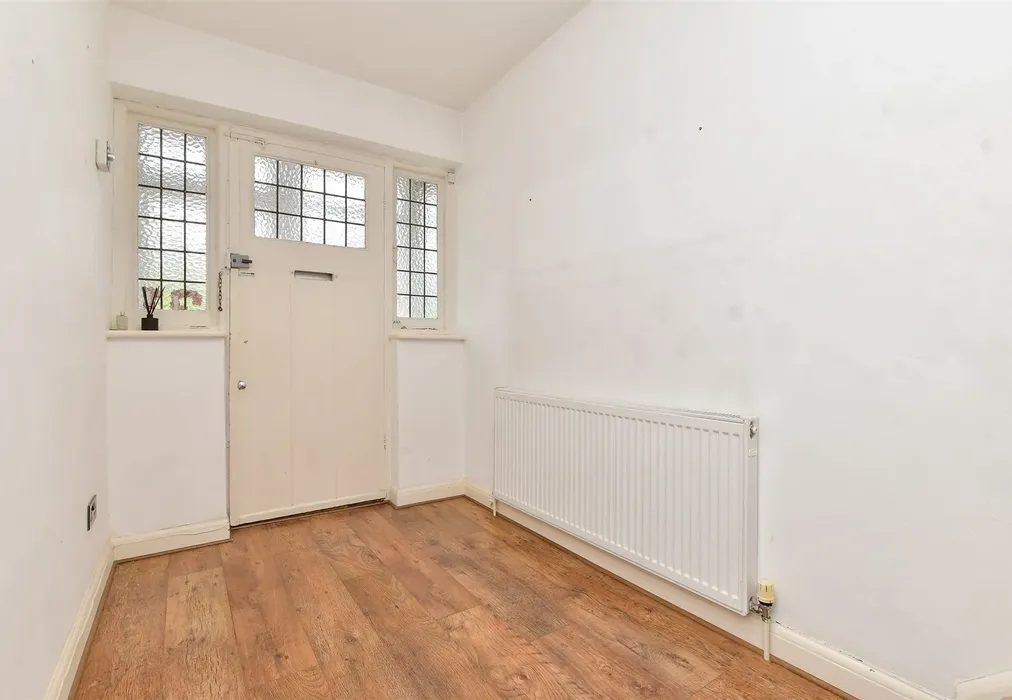 Entrance Hall - Selsdon Avenue, South Croydon, Surrey - Wards of Kent