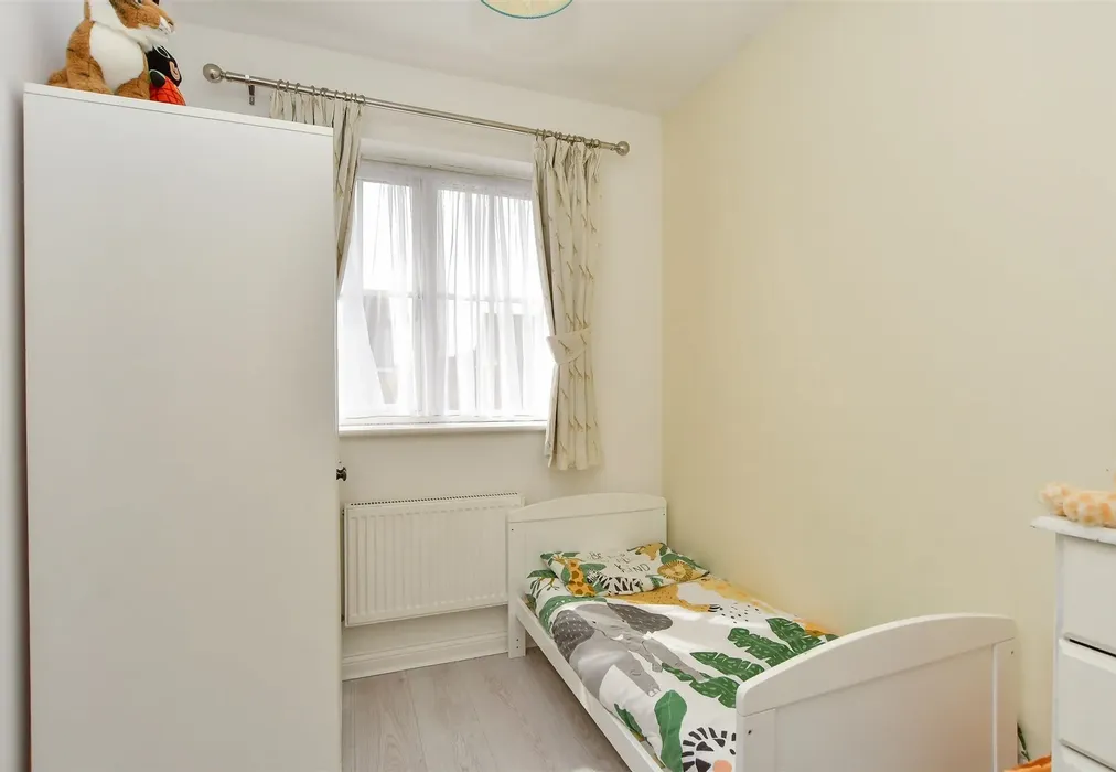 Bedroom 3 - Stangate Drive, Iwade, Sittingbourne, Kent - Wards of Kent