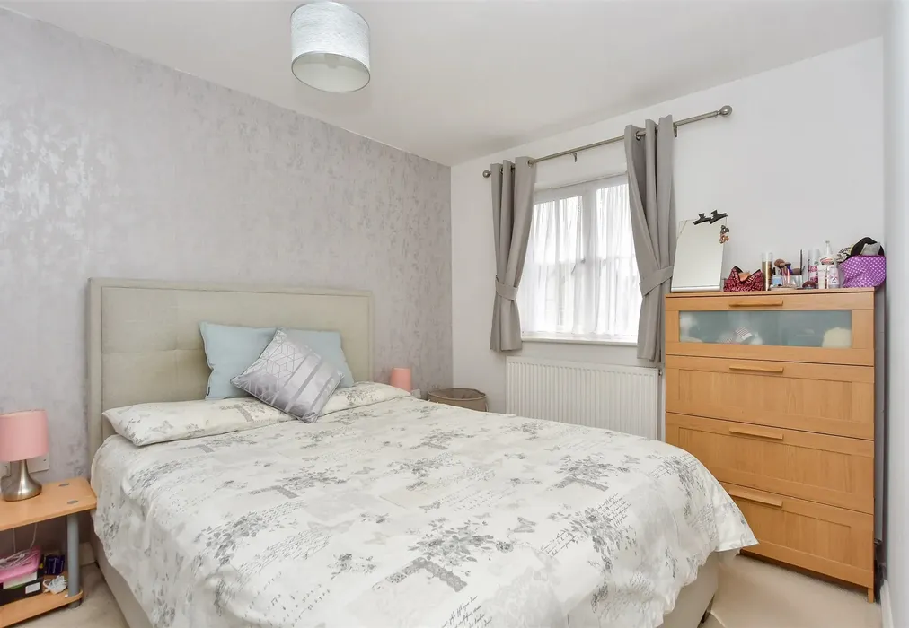 Bedroom 1 - Stangate Drive, Iwade, Sittingbourne, Kent - Wards of Kent