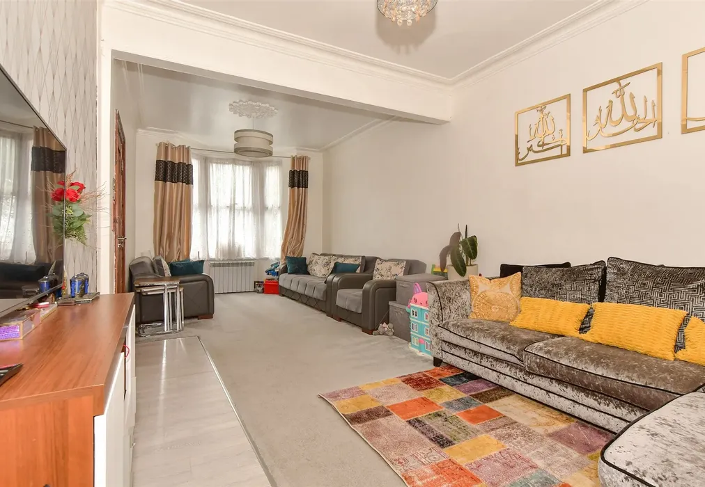 Lounge - Waterloo Road, Leyton - Wards of Kent