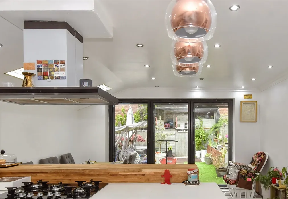 Internal Lifestyle Photograph - Waterloo Road, Leyton - Wards of Kent