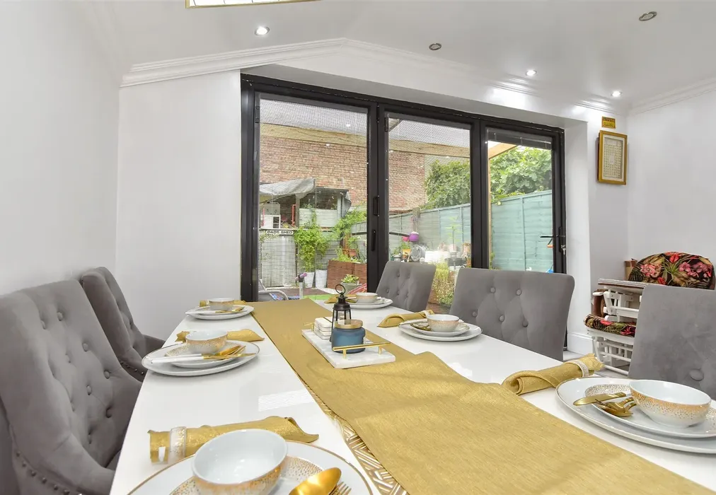 Kitchen/Diner - Waterloo Road, Leyton - Wards of Kent