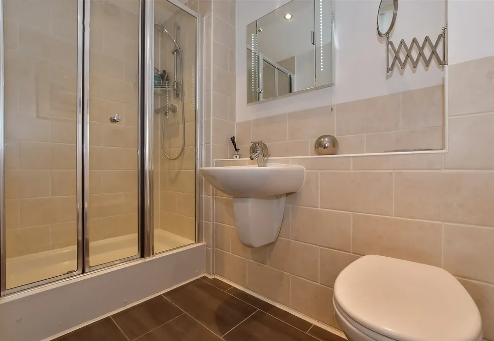 Shower Room - The Lakes, Larkfield, Kent - Wards of Kent