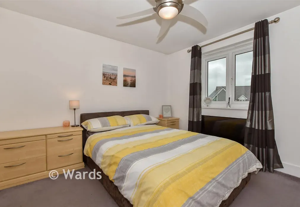 Bedroom 1 - The Lakes, Larkfield, Kent - Wards of Kent