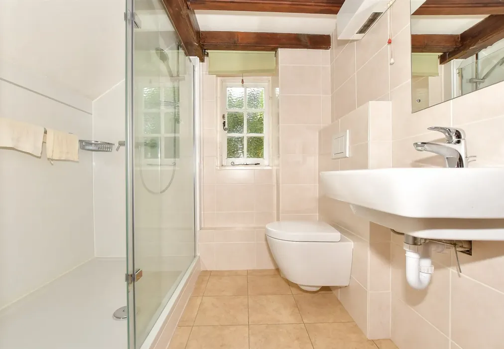 Bathroom - Reading Street, Broadstairs, Kent - Wards of Kent