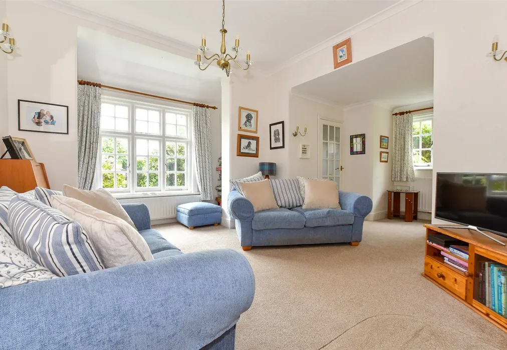Lounge - Church Hill, Totland Bay, Isle of Wight - Wards of Kent