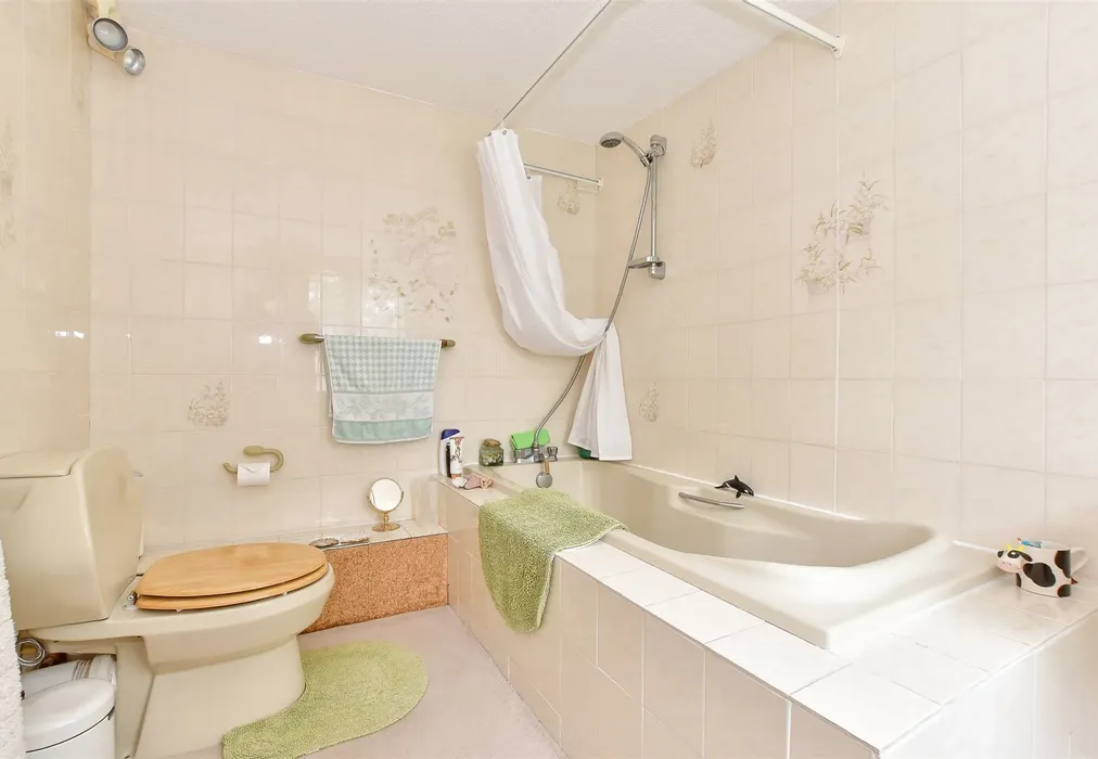 Bathroom - Church Hill, Totland Bay, Isle of Wight - Wards of Kent