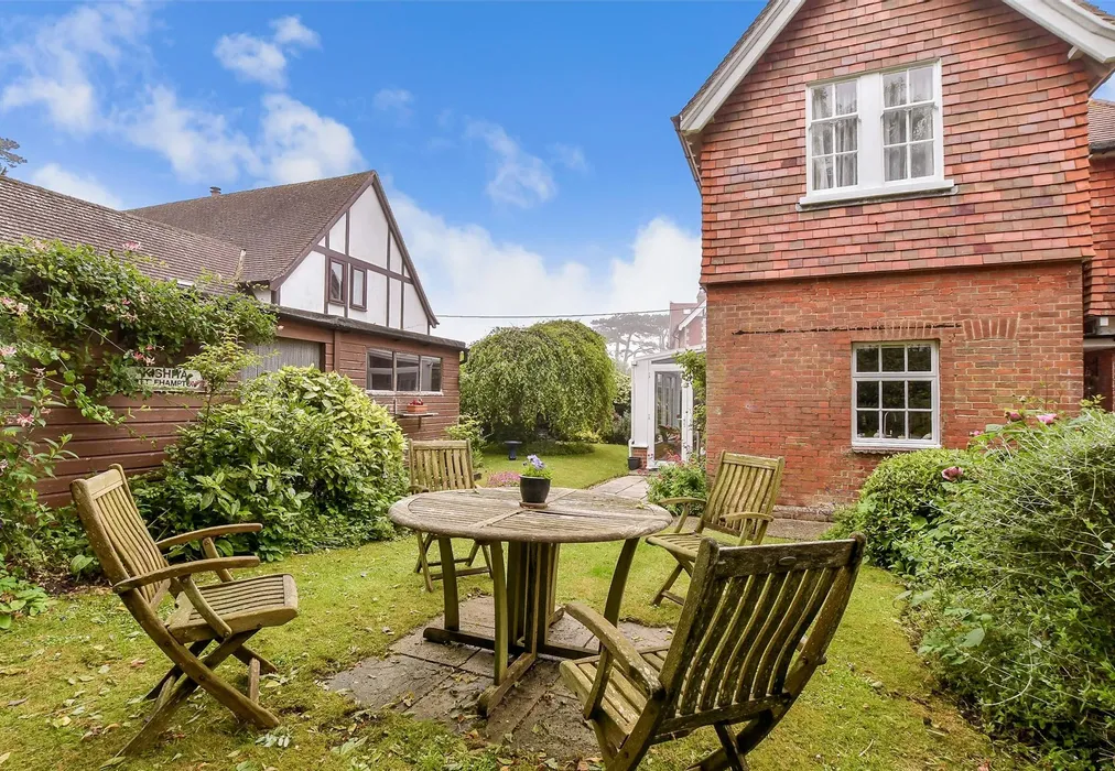 Rear Garden - Church Hill, Totland Bay, Isle of Wight - Wards of Kent