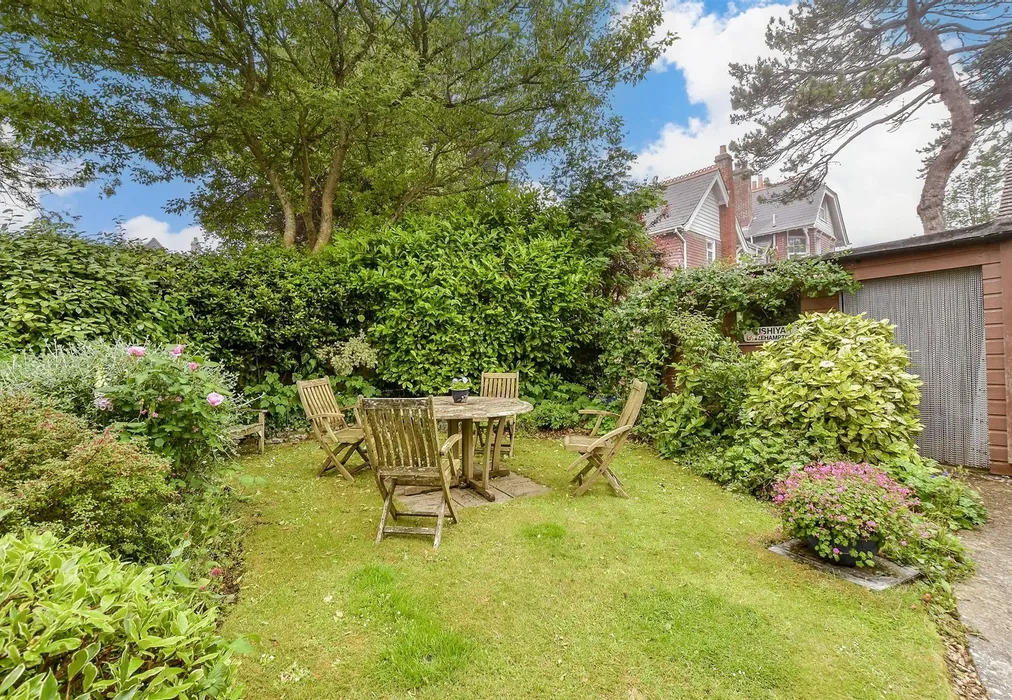 Rear Garden - Church Hill, Totland Bay, Isle of Wight - Wards of Kent