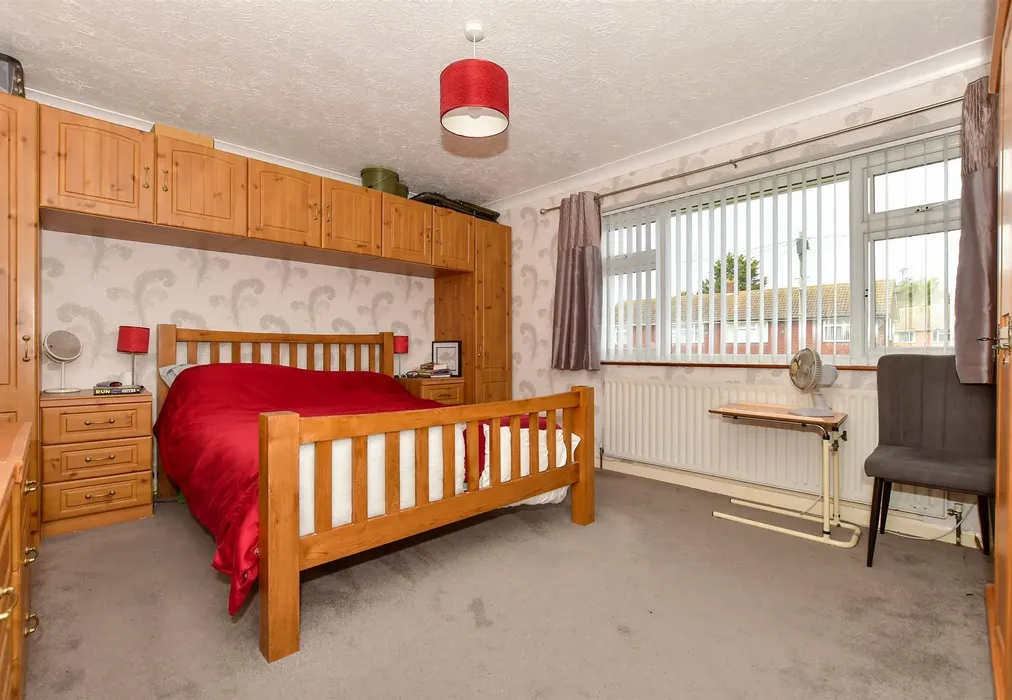 Bedroom 1 - Old Farm Close, Whitstable, Kent - Wards of Kent