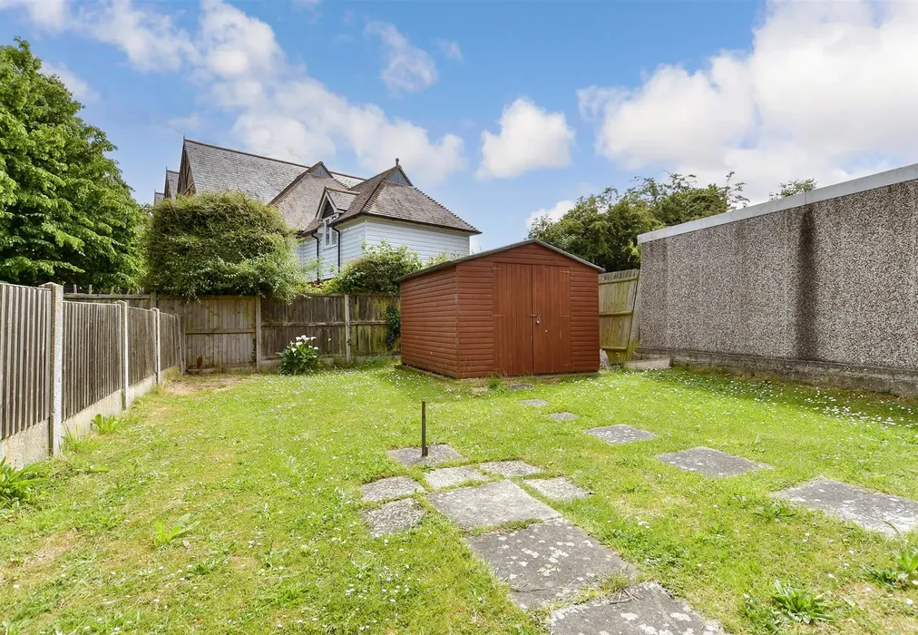 Rear Garden - Old Farm Close, Whitstable, Kent - Wards of Kent
