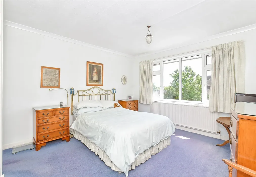Bedroom 1 - The Paddock, Lyminster, Littlehampton, West Sussex - Wards of Kent