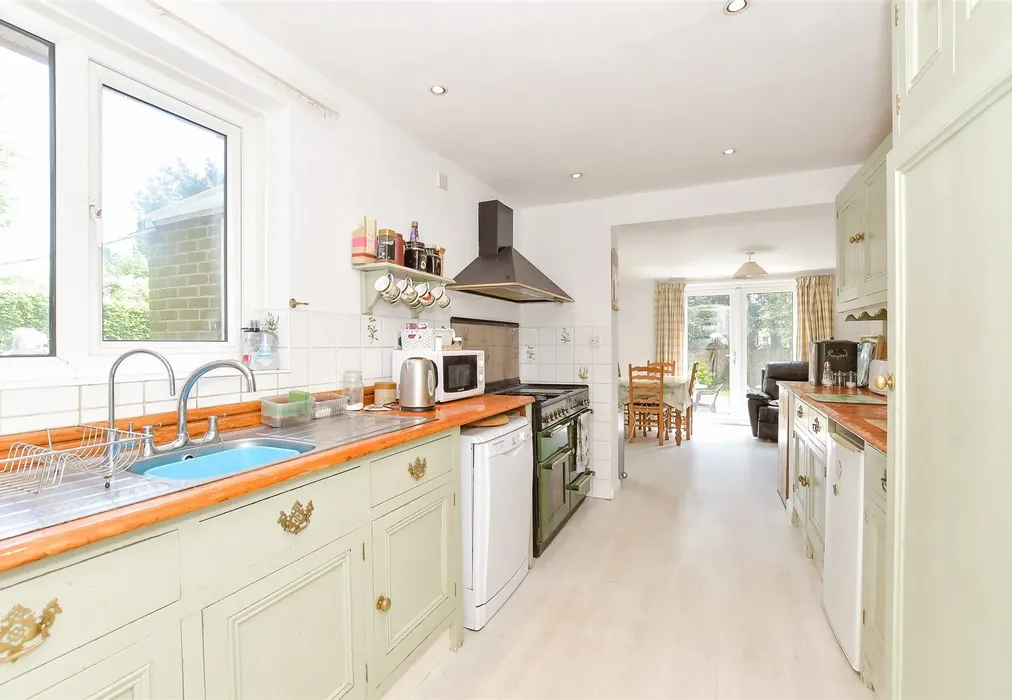 Kitchen - The Paddock, Lyminster, Littlehampton, West Sussex - Wards of Kent