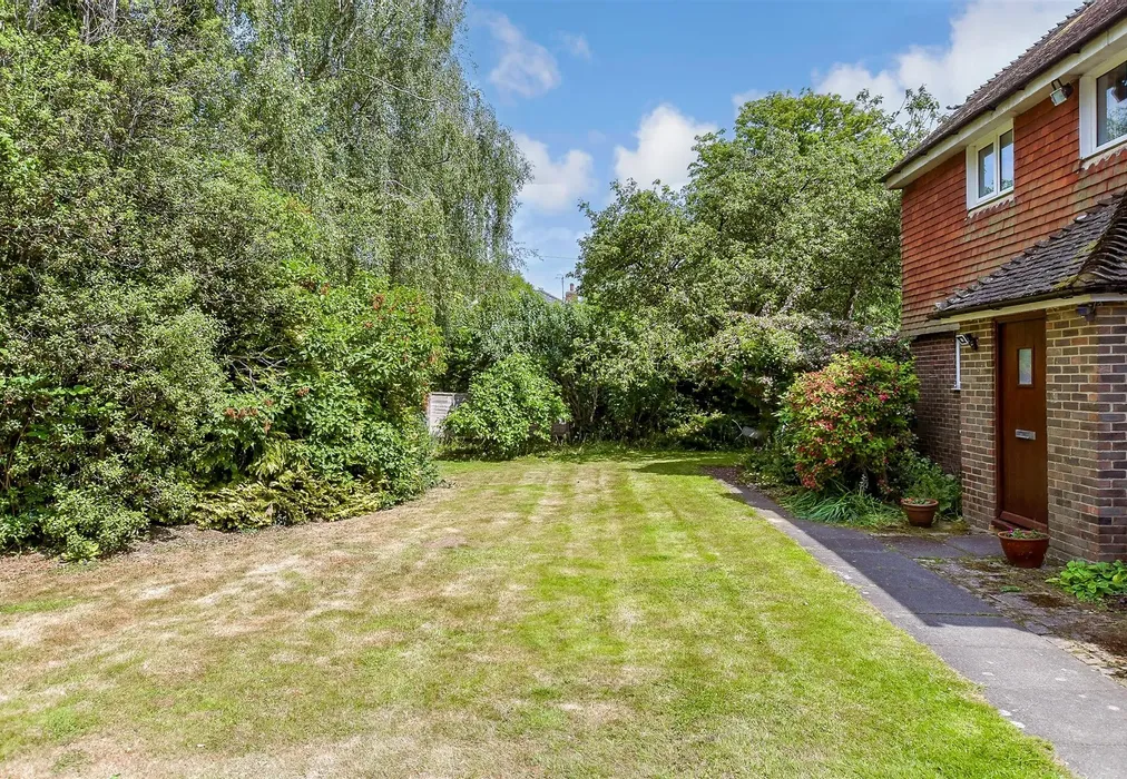 Front Garden - The Paddock, Lyminster, Littlehampton, West Sussex - Wards of Kent