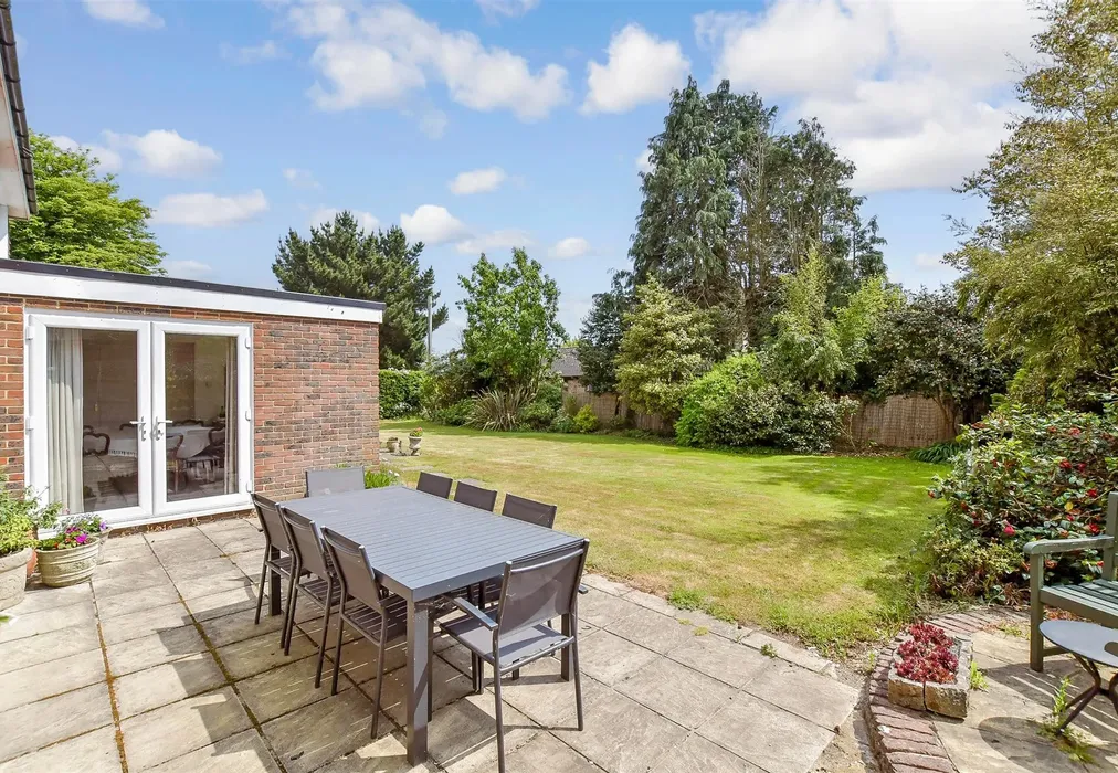Rear Garden - The Paddock, Lyminster, Littlehampton, West Sussex - Wards of Kent