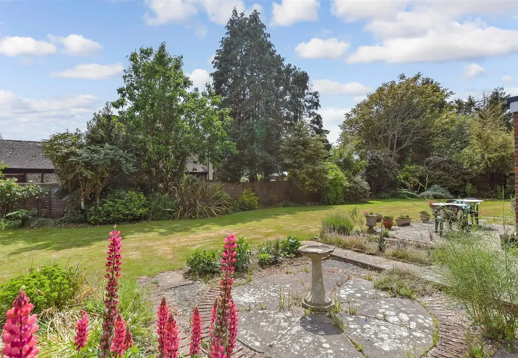 Rear Garden - The Paddock, Lyminster, Littlehampton, West Sussex - Wards of Kent