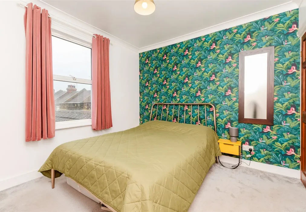 Bedroom 2 - Castle Street, Greenhithe, Kent - Wards of Kent