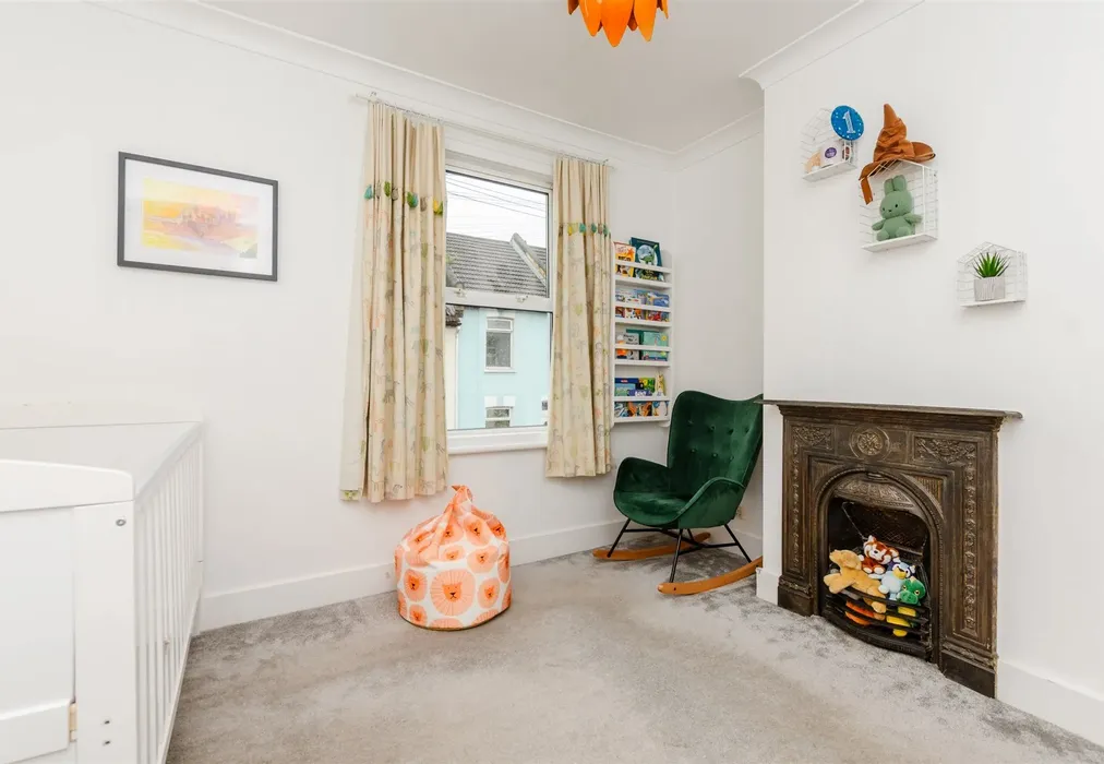 Bedroom 1 - Castle Street, Greenhithe, Kent - Wards of Kent