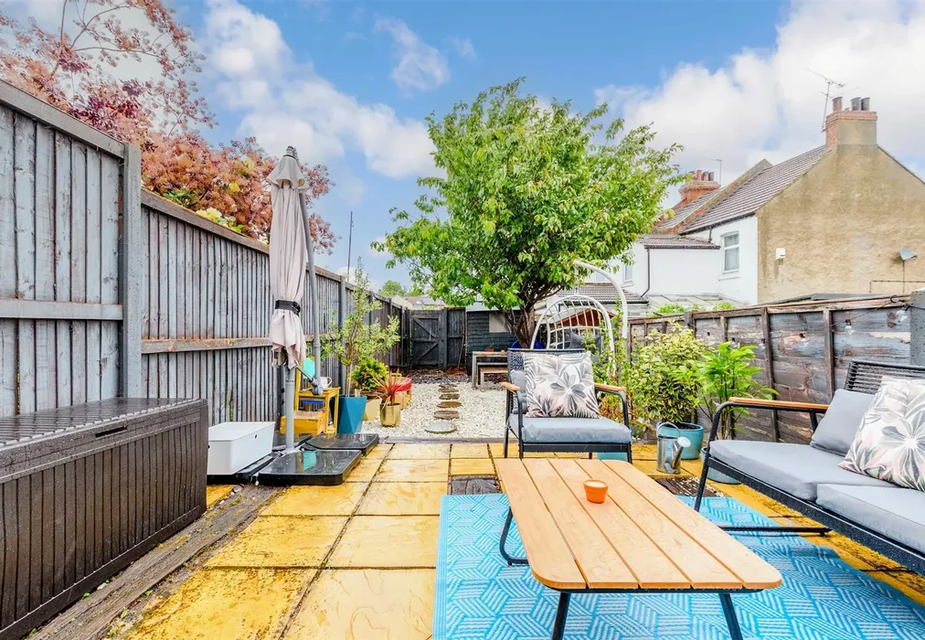 Rear Garden - Castle Street, Greenhithe, Kent - Wards of Kent