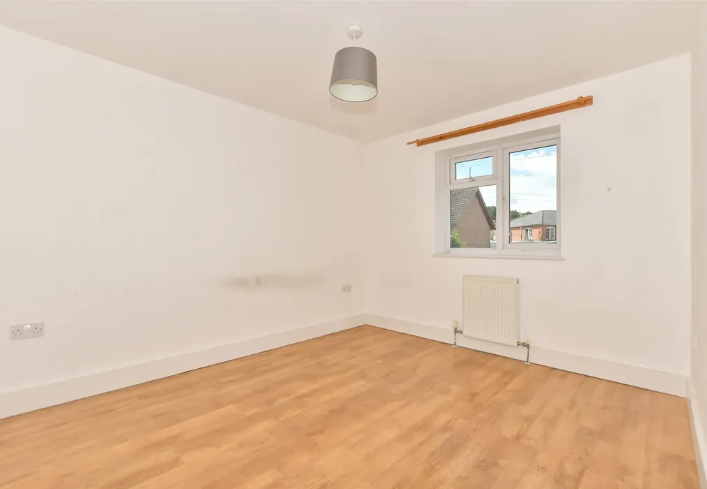 Bedroom 1 - Bradstone Avenue, Folkestone, Kent - Wards of Kent