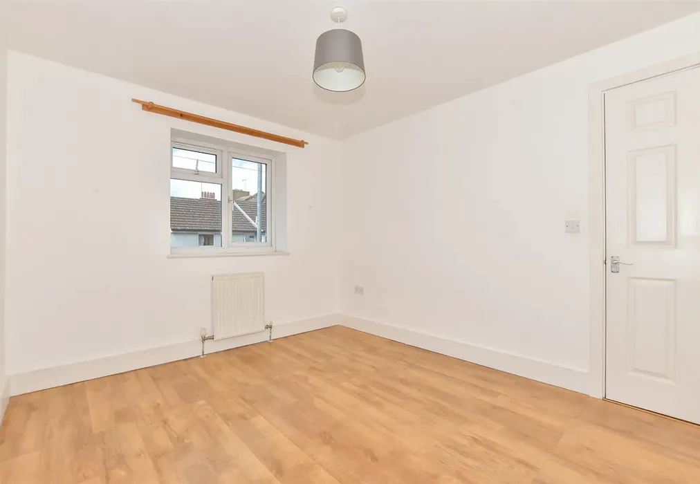 Bedroom 1 - Bradstone Avenue, Folkestone, Kent - Wards of Kent