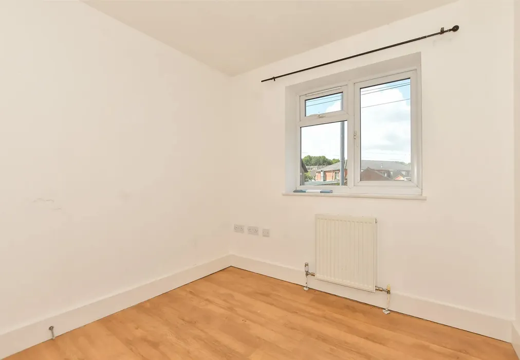 Bedroom 2 - Bradstone Avenue, Folkestone, Kent - Wards of Kent