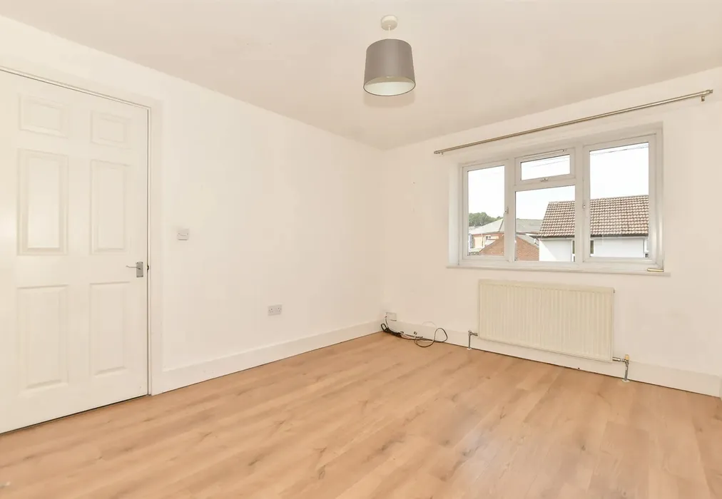 Lounge/ Kitchen - Bradstone Avenue, Folkestone, Kent - Wards of Kent