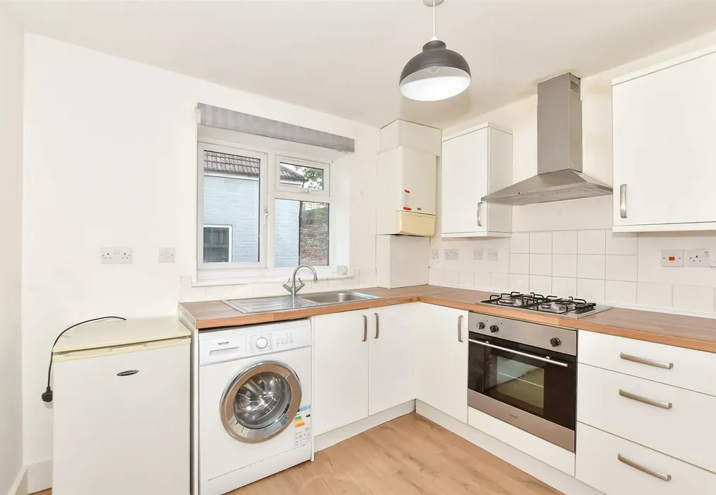 Lounge/ Kitchen - Bradstone Avenue, Folkestone, Kent - Wards of Kent