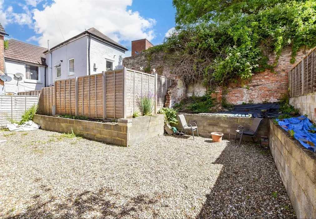 Communal Gardens - Bradstone Avenue, Folkestone, Kent - Wards of Kent