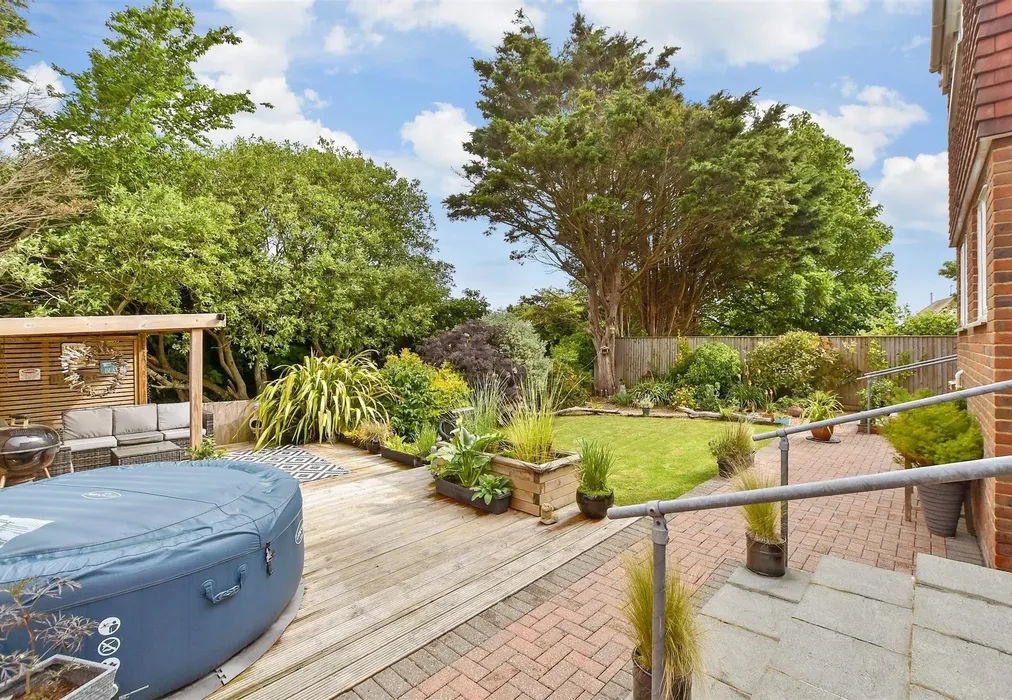 Rear Garden - Hythe Road, Dymchurch, Romney Marsh, Kent - Wards of Kent